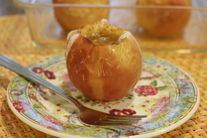 https://veggingonthemountain.com/wp-content/uploads/2016/12/Four-Ingredient-Baked-Apples.jpg